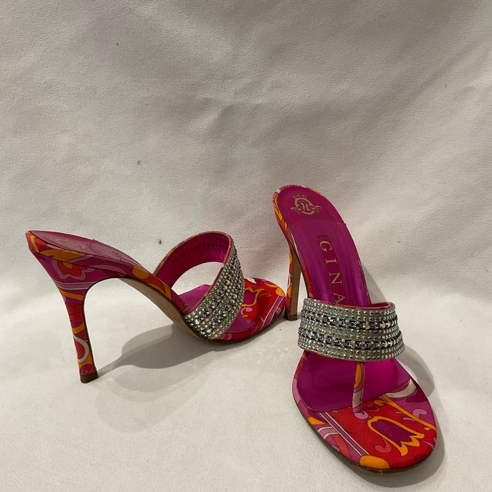 GINA MULES - Picture 6 of 6